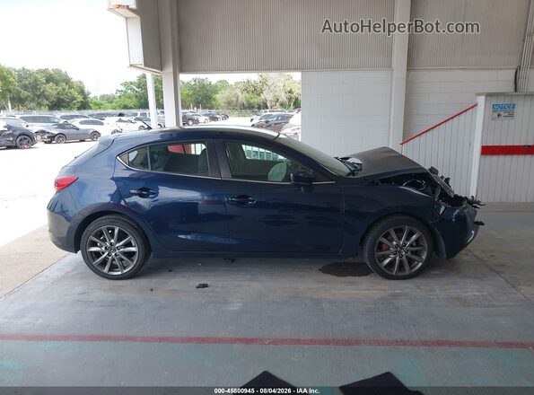 3MZBN1L38JM250443 2018 MAZDA 3 Blue Widok wnętrza z tyłu