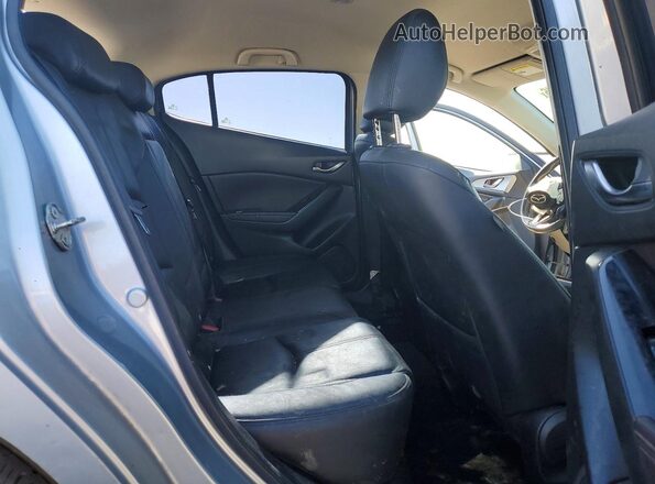 3MZBN1L74HM109852 2017 MAZDA 3 Silver Vista de los asientos traseros