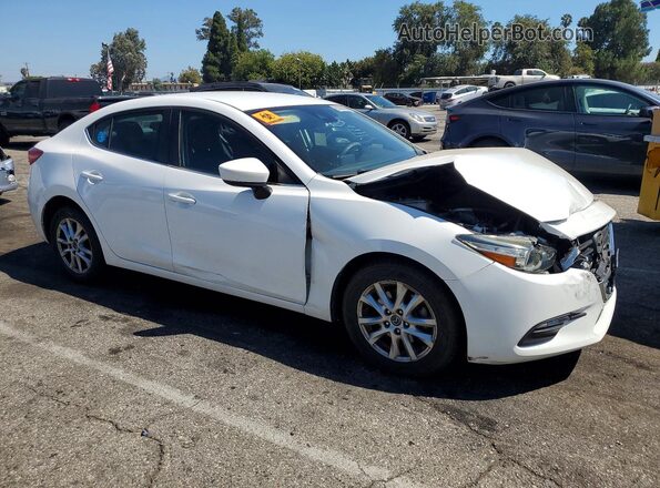 3MZBN1U71JM169561 2018 MAZDA 3 Белый Передняя правая четверть