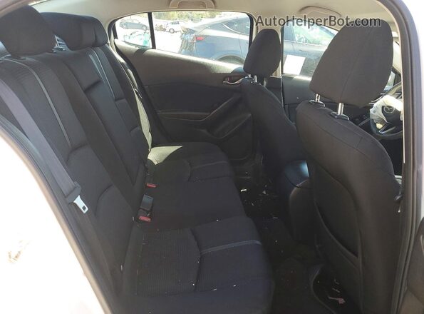 3MZBN1U71JM169561 2018 MAZDA 3 Белый Вид задних сидений