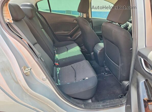 3MZBN1U74HM109204 2017 MAZDA 3 Silver Vista de los asientos traseros