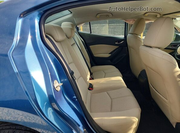 3MZBN1U74JM201242 2018 MAZDA 3 Синий Вид задних сидений