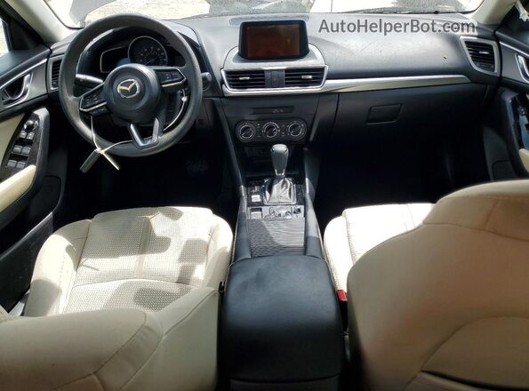 3MZBN1U75HM109387 2017 MAZDA 3 Gray Widok deski rozdzielczej