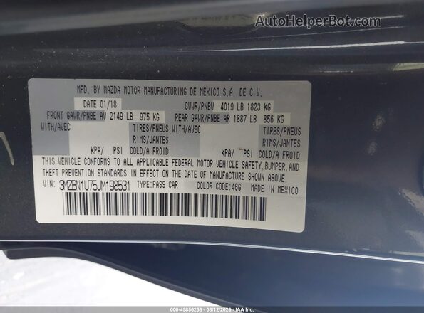 3MZBN1U75JM198531 2018 MAZDA 3 Gray Vista del compartimento del motor