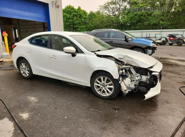 3MZBN1U75JM222942 2018 MAZDA 3 White Front right