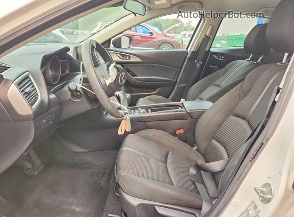 3MZBN1U75JM222942 2018 MAZDA 3 White Front interior view