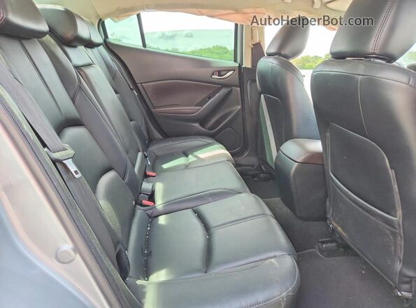 3MZBN1V30JM206045 2018 MAZDA 3 Silver Widok tylnych siedzeń