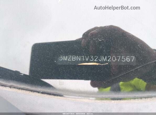 3MZBN1V32JM207567 2018 MAZDA 3 Blue Vista del compartimento del motor