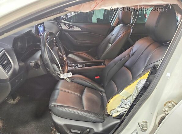3MZBN1V33JM233482 2018 MAZDA 3 White Front interior view