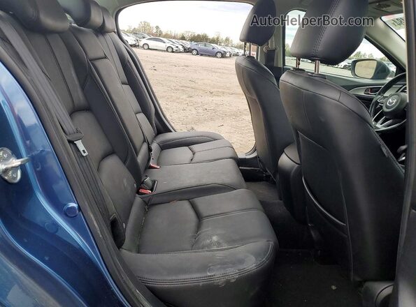 3MZBN1V34JM260724 2018 MAZDA 3 Blue Հետևի նստատեղերի տեսք