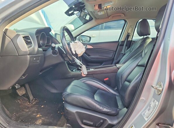 3MZBN1V36JM201108 2018 MAZDA 3 Silver Front interior view