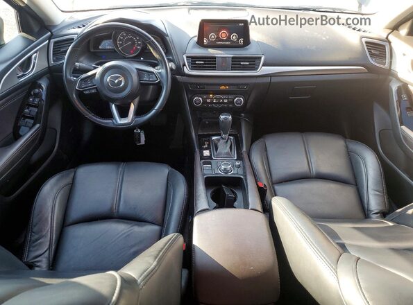 3MZBN1V37JM243089 2018 MAZDA 3 Gray Առջևի վահանակի տեսք