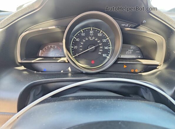 3MZBN1V39JM202334 2018 MAZDA 3 White ხელსაწყოთა პანელის ხედი