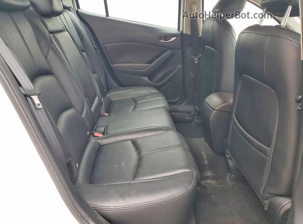 3MZBN1V39JM206416 2018 MAZDA 3 White უკანა სავარძლების ხედი