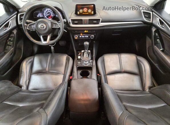 3MZBN1V3XJM208224 2018 MAZDA 3 Gray Առջևի վահանակի տեսք