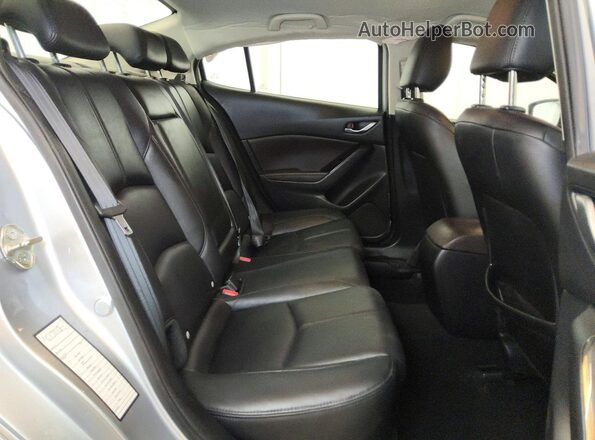 3MZBN1V3XJM208224 2018 MAZDA 3 Gray Հետևի նստատեղերի տեսք