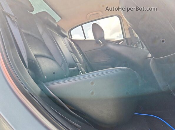3MZBN1V74HM113168 2017 MAZDA 3 Silver Հետևի նստատեղերի տեսք