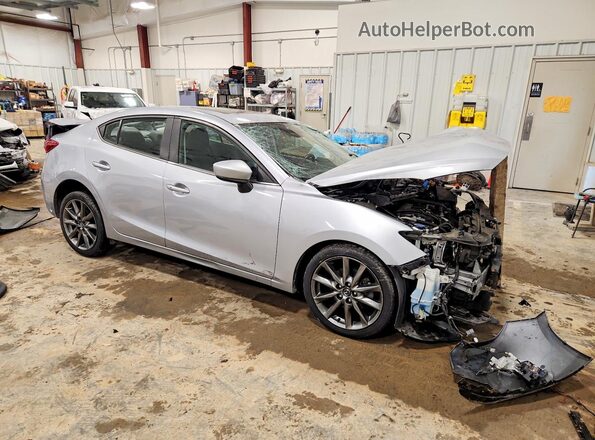 3MZBN1W33JM160452 2018 MAZDA 3 Серебряный Передняя правая четверть
