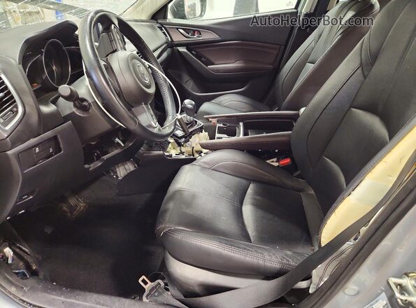 3MZBN1W33JM160452 2018 MAZDA 3 Серебряный Вид салона спереди