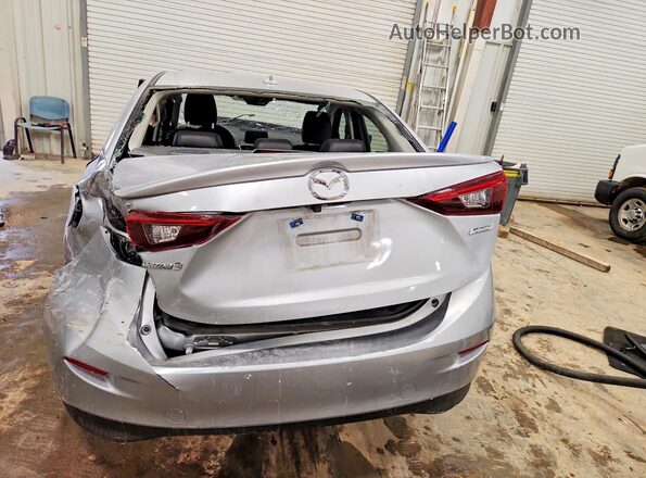3MZBN1W33JM160452 2018 MAZDA 3 Серебряный Вид сзади