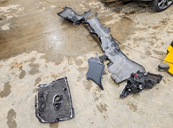 3MZBN1W33JM160452 2018 MAZDA 3 Серебряный Вид подкапотного пространства