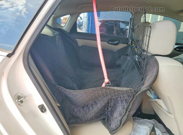 3N1AB7AP0HY256291 2017 NISSAN SENTRA Белый Вид задних сидений