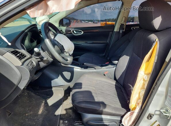 3N1AB7AP0JL624195 2018 NISSAN SENTRA Серебряный Вид салона спереди