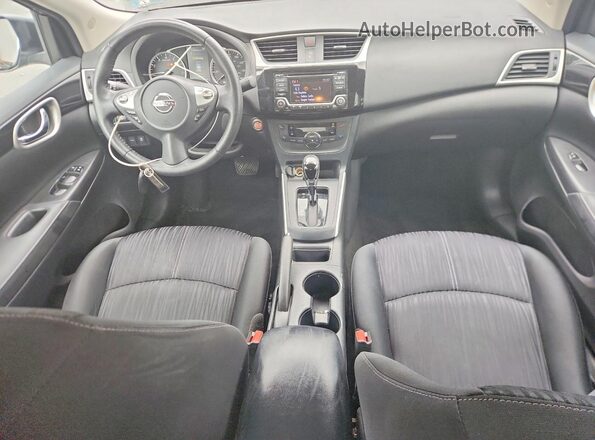 3N1AB7AP0JY295808 2018 NISSAN SENTRA Gray Vista del salpicadero