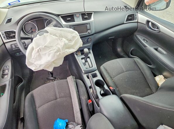 3N1AB7AP0JY307410 2018 NISSAN SENTRA Silver Vista del salpicadero