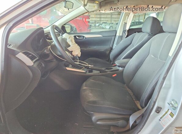 3N1AB7AP1HY390954 2017 NISSAN SENTRA Серебряный Вид салона спереди