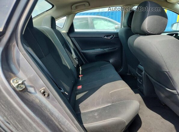 3N1AB7AP1JY261134 2018 NISSAN SENTRA Silver Widok tylnych siedzeń