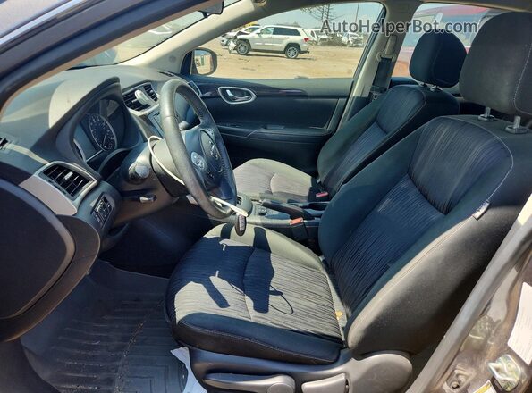 3N1AB7AP1KY427072 2019 NISSAN SENTRA Серебряный Вид салона спереди
