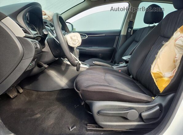 3N1AB7AP2HY271097 2017 NISSAN SENTRA White Widok wnętrza z przodu