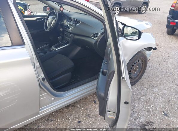3N1AB7AP2HY367036 2017 NISSAN SENTRA Серебряный Вид салона спереди