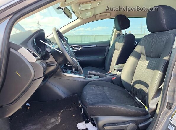 3N1AB7AP2JL653360 2018 NISSAN SENTRA Gray Widok wnętrza z przodu