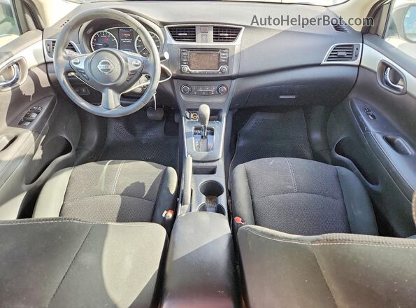 3N1AB7AP2JY258582 2018 NISSAN SENTRA Белый Вид панели приборов