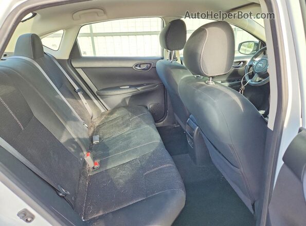 3N1AB7AP2JY258582 2018 NISSAN SENTRA Белый Вид задних сидений