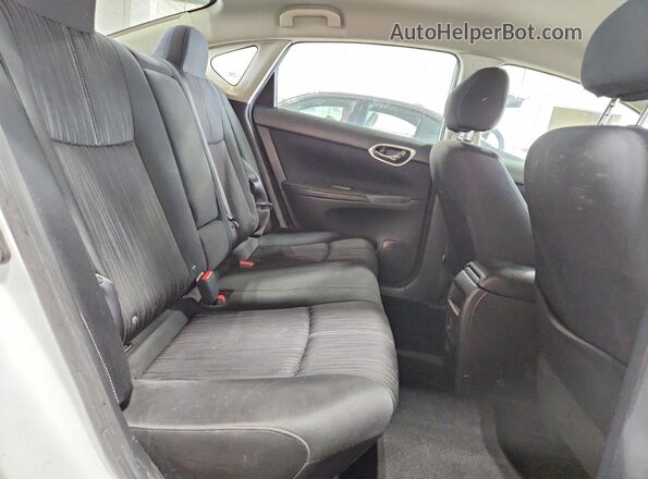 3N1AB7AP2JY285779 2018 NISSAN SENTRA White Widok tylnych siedzeń