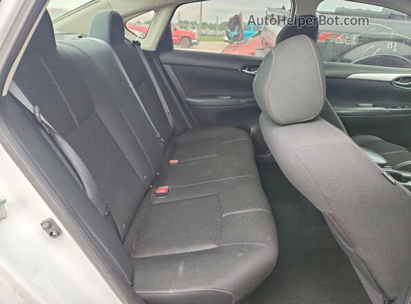 3N1AB7AP2JY296619 2018 NISSAN SENTRA White Widok tylnych siedzeń