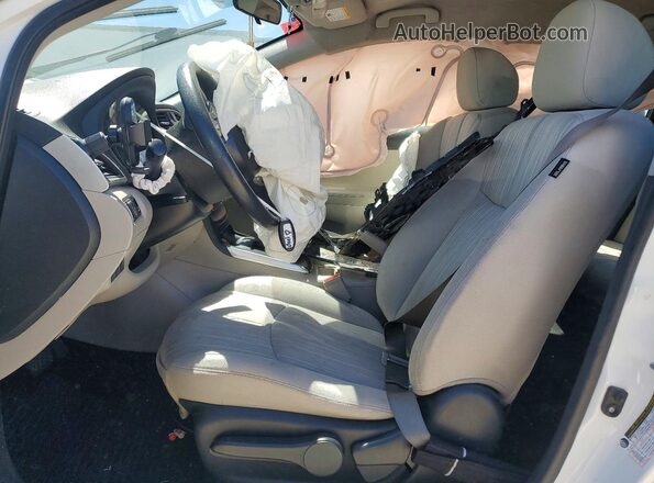 3N1AB7AP3GY242691 2016 NISSAN SENTRA Белый Вид салона спереди