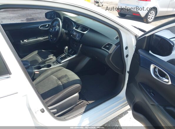 3N1AB7AP3JY318286 2018 NISSAN SENTRA White Вид салону спереду
