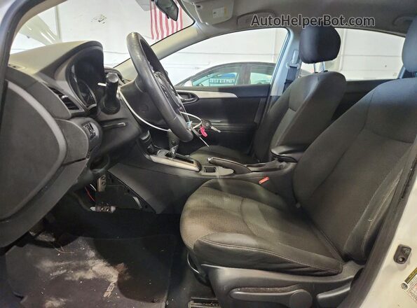 3N1AB7AP3KY244000 2019 NISSAN SENTRA Белый Вид салона спереди