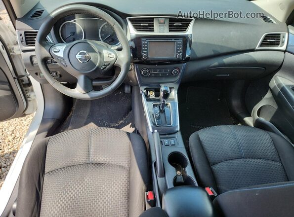 3N1AB7AP4HY255225 2017 NISSAN SENTRA White Widok deski rozdzielczej