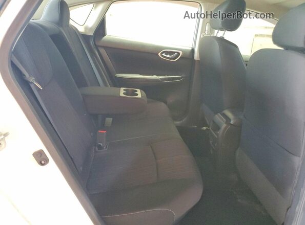 3N1AB7AP4JL658981 2018 NISSAN SENTRA White Widok tylnych siedzeń