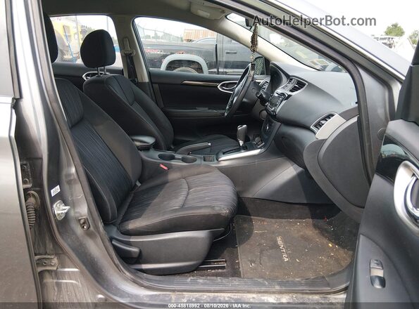 3N1AB7AP4JY208024 2018 NISSAN SENTRA Gray Вид салону спереду
