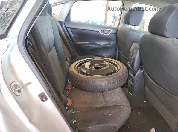 3N1AB7AP4JY289168 2018 NISSAN SENTRA White Widok tylnych siedzeń