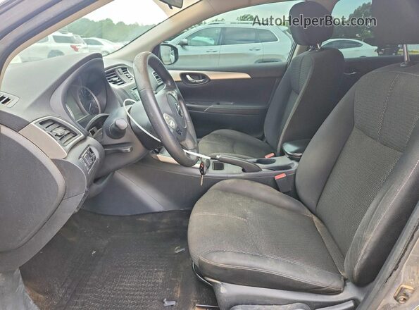 3N1AB7AP5JY208100 2018 NISSAN SENTRA Серый Вид салона спереди