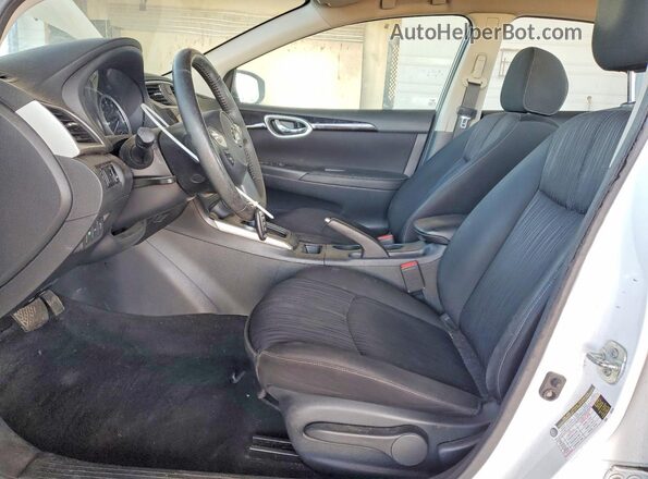 3N1AB7AP5JY342735 2018 NISSAN SENTRA Белый Вид салона спереди