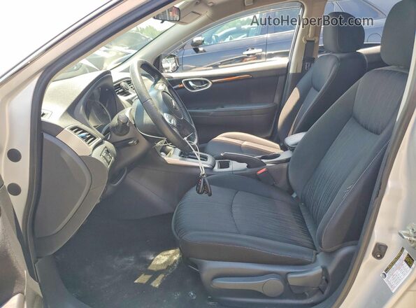 3N1AB7AP5KL606003 2019 NISSAN SENTRA Серебряный Вид салона спереди