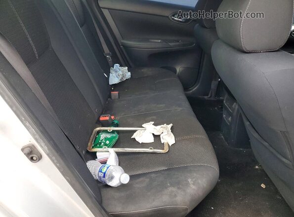 3N1AB7AP6HY304974 2017 NISSAN SENTRA Silver Հետևի նստատեղերի տեսք